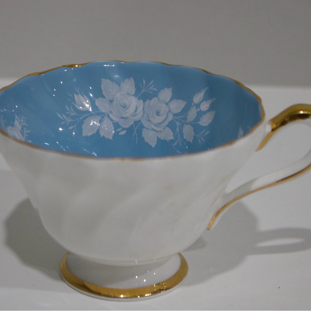 Aynsley Dainty Blue / White Roses on Aqua Bone China Teacup England
